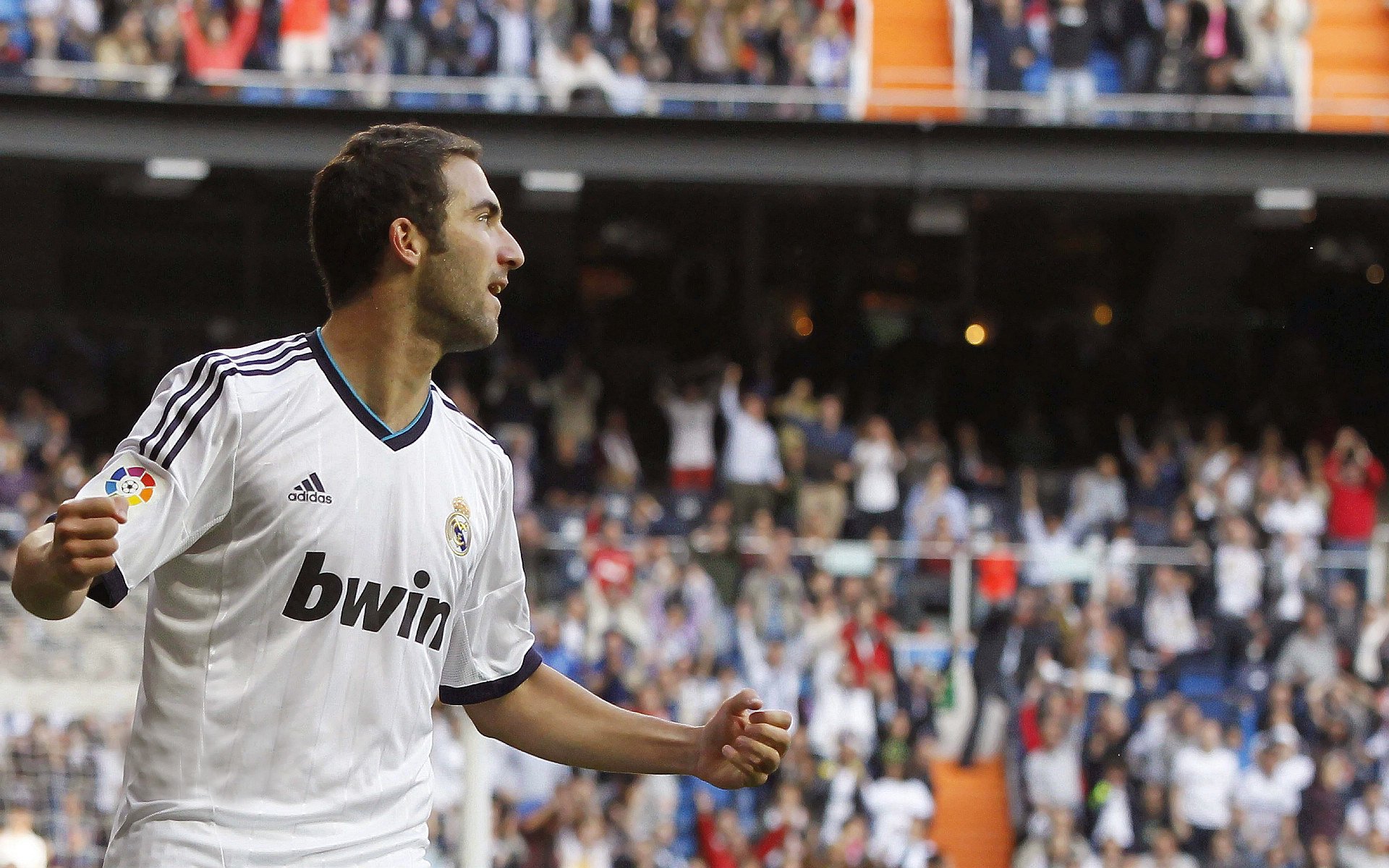 哈兰德再创欧冠历史新纪录，曼城豪取三连胜，哈兰德代表两支球队参加欧冠