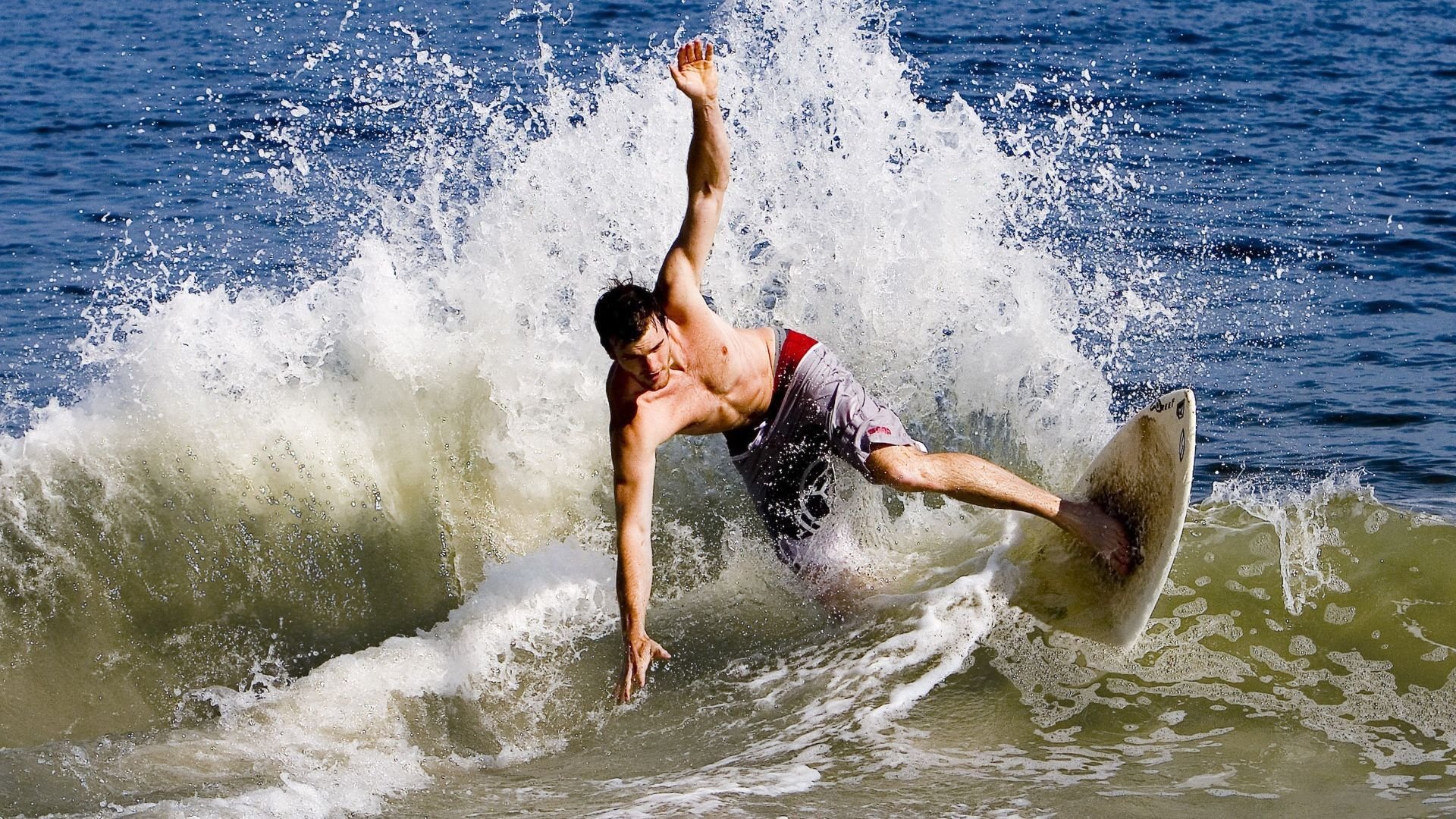 世界杯预选赛:国足首战净胜四球 新帅首秀收获满堂彩